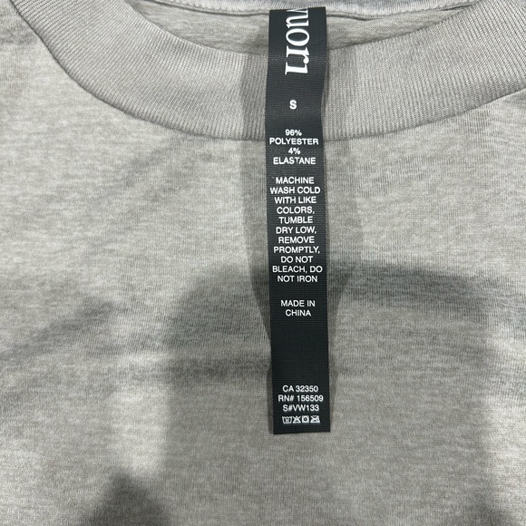 Vuori NWOT Halo Performane Crewneck Sweatshirt - Picture 5 of 8